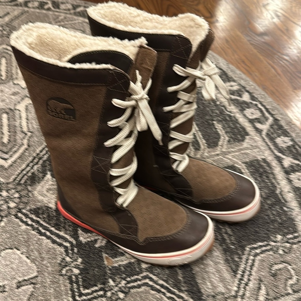 SOREL WARM & WATERPROOF LACE UP BOOTS